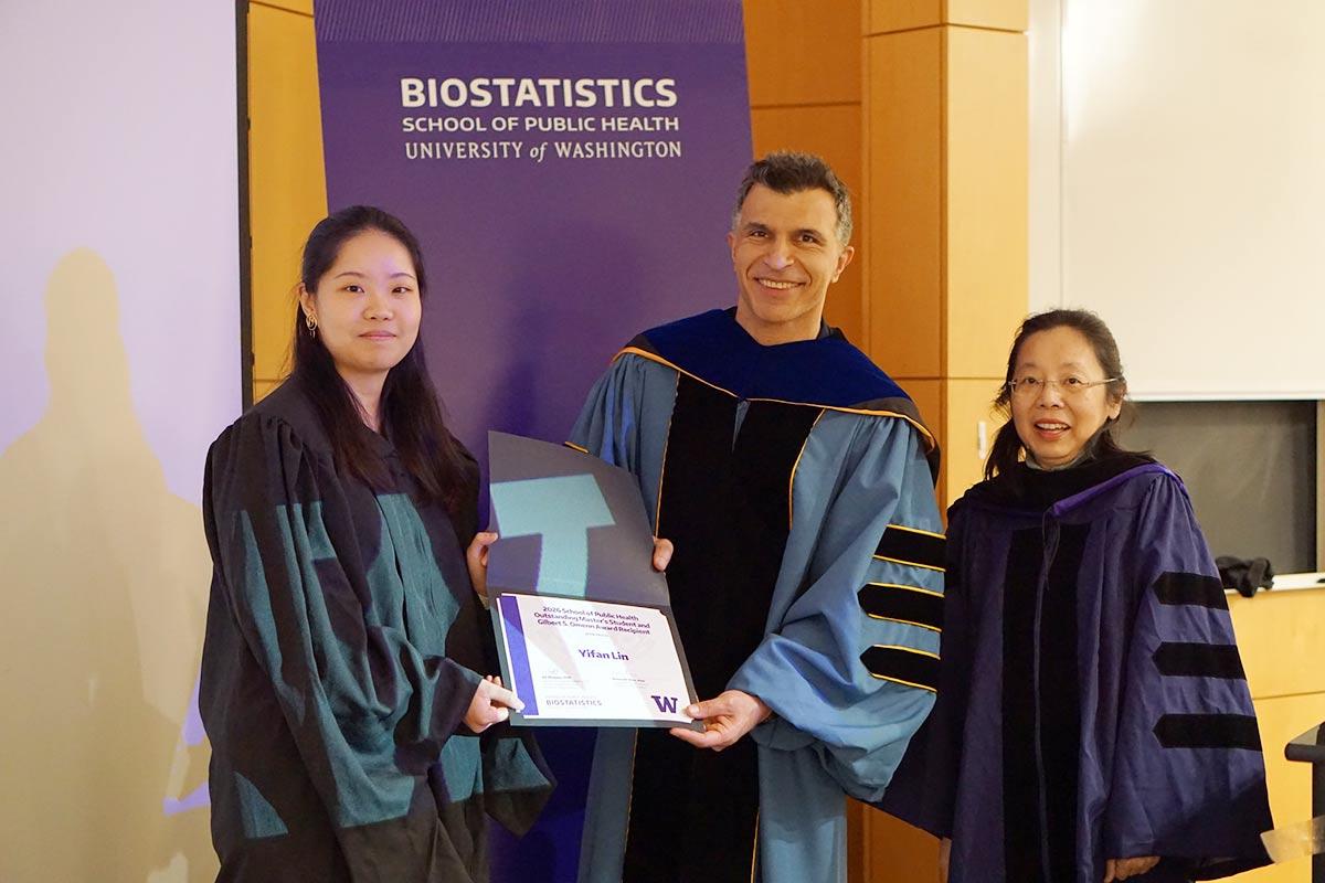 Yifan Lin holds award, pictured with Ali Shojaie and Lurdes Inoue